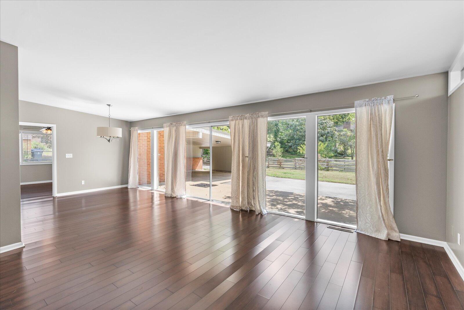 1508 Kippy Drive Chattanooga, TN 37421 - Photo 4 of 32 Open Livingroom