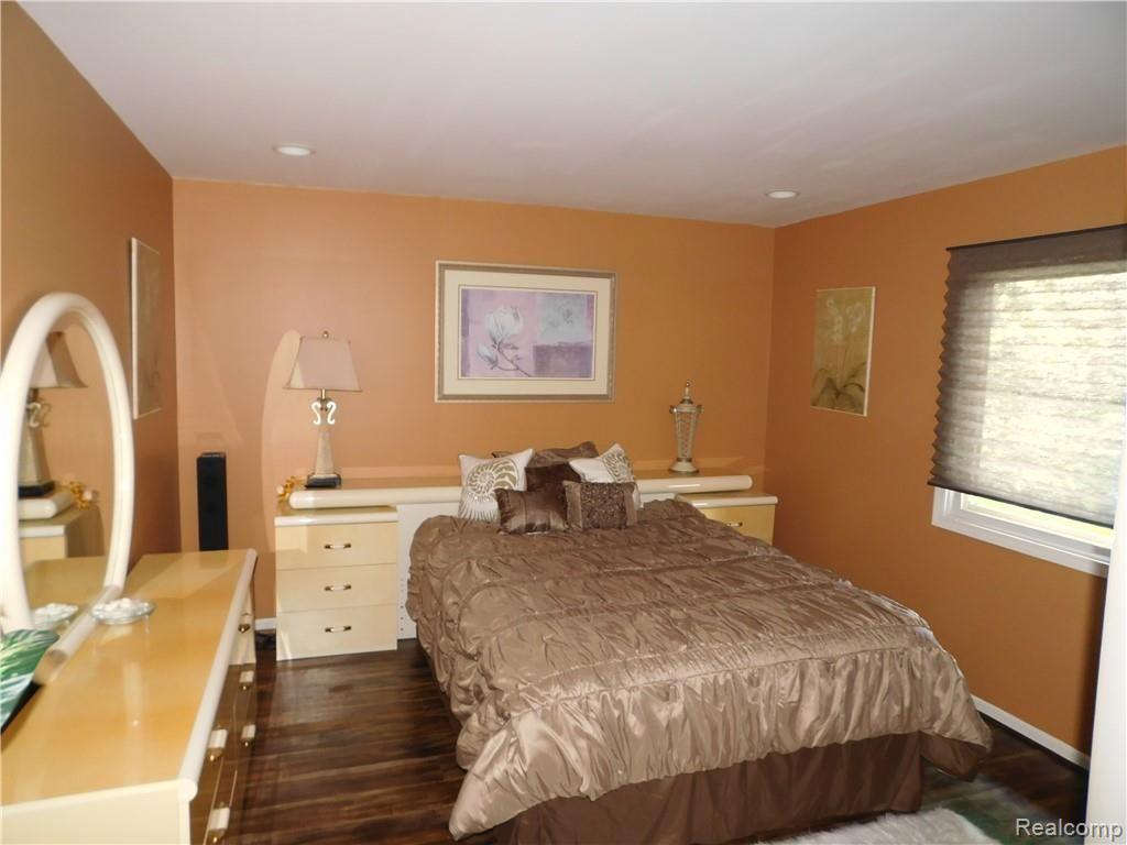 37335 Chesapeake Road Farmington Hills, MI 48335 - Photo 29 of 48