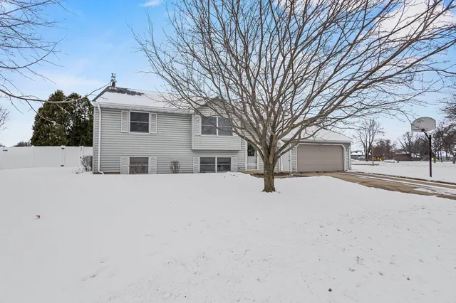 $269,900 | 1601 South Sundown Lane, Appleton, WI 54915