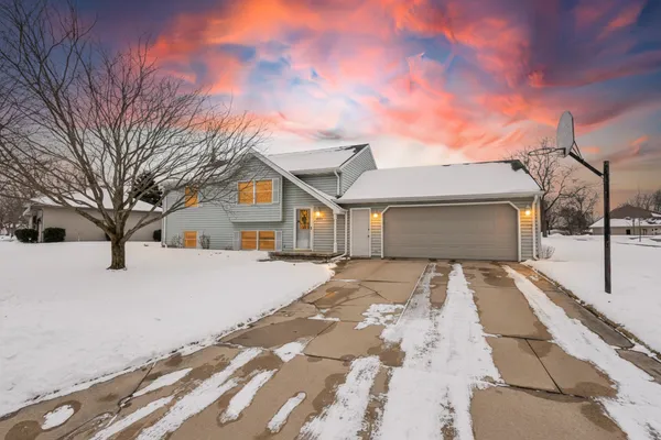 $269,900 | 1601 South Sundown Lane, Appleton, WI 54915