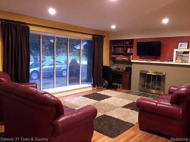 387 East Maryknoll Road Rochester, MI 48309 - Photo 4 of 26 11.jpg