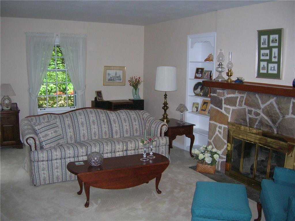 143 Spring Grove Road Pittsburgh, PA 15235 - Photo 3 of 18 Gallery Image 3