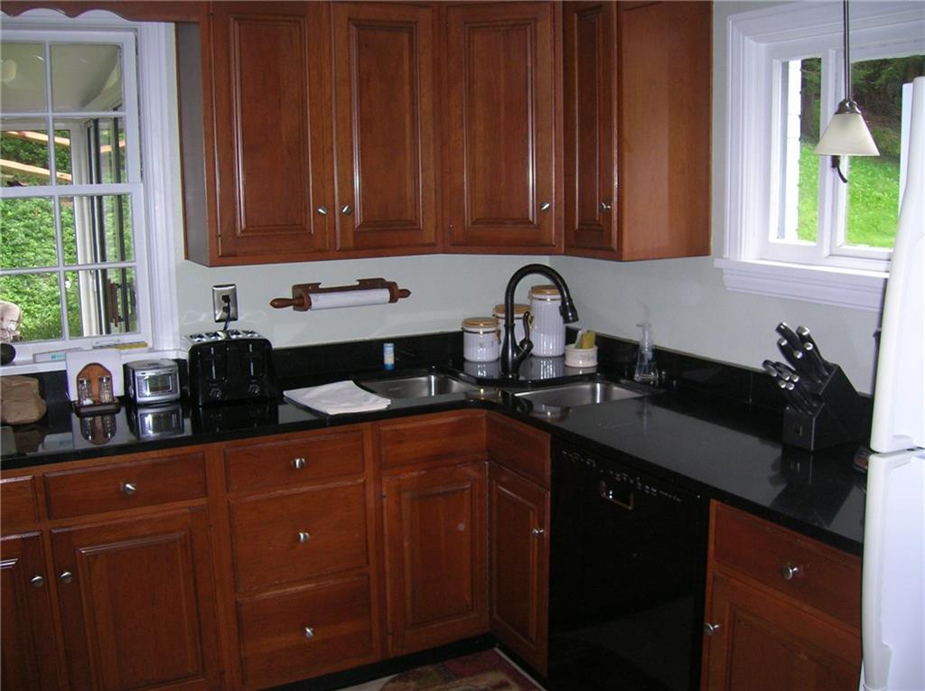143 Spring Grove Road Pittsburgh, PA 15235 - Photo 5 of 18 Gallery Image 5
