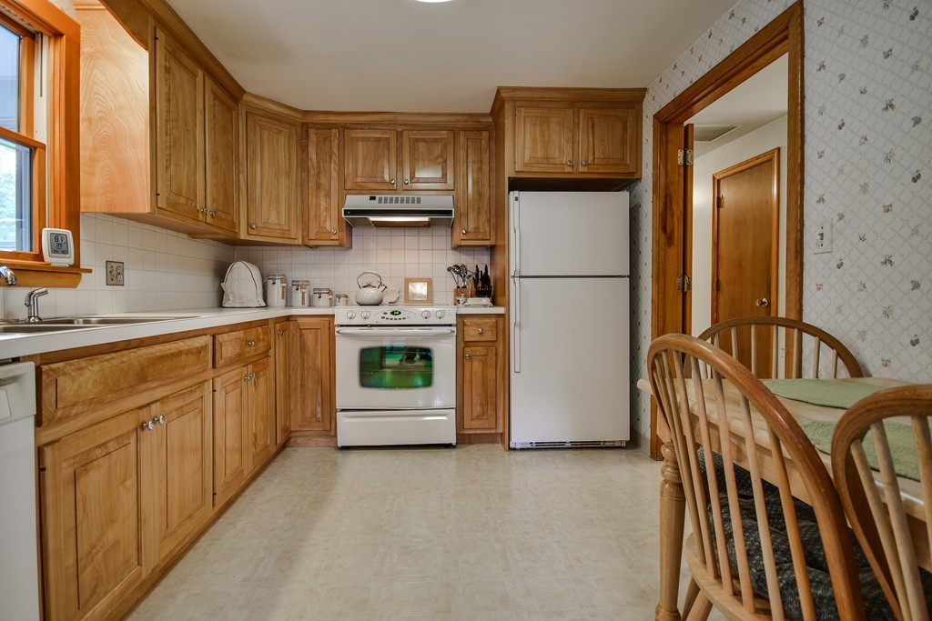 4 Spring Lane Hopkinton, MA 01748 - Photo 7 of 26