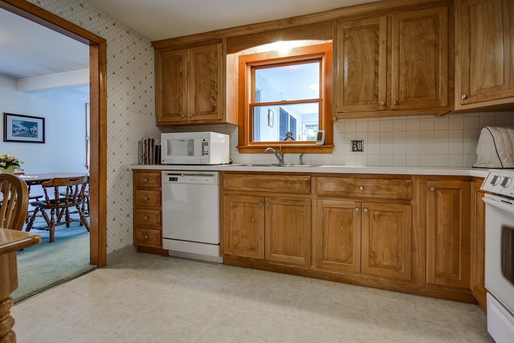 4 Spring Lane Hopkinton, MA 01748 - Photo 8 of 26