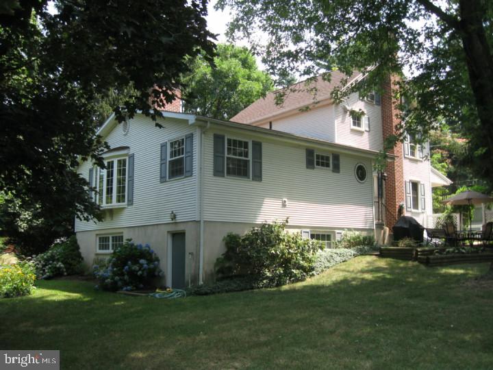 1555 Old Lancaster Pike Sinking Spring, PA 19608 - Photo 2 of 25 Gallery Image 2