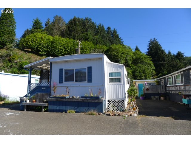 174 Riggs Hill Lane Winchester Bay, OR 97467 - Photo 4 of 17 Front Yard