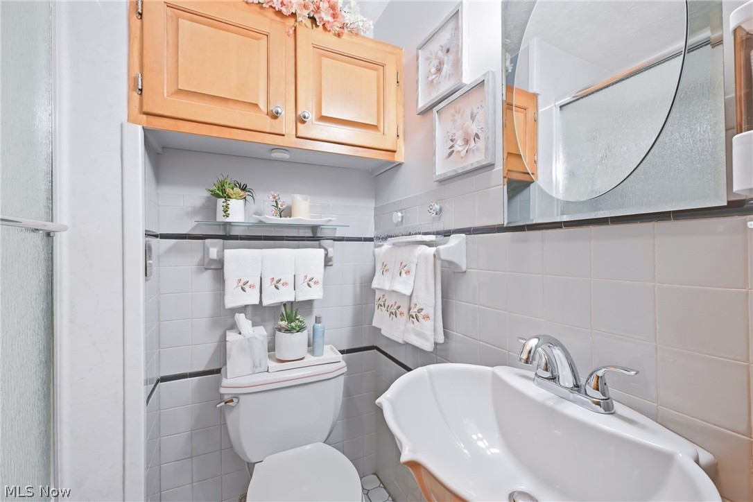 1850 Price Road Youngstown, OH 44509 - Photo 29 of 50 full bathroom