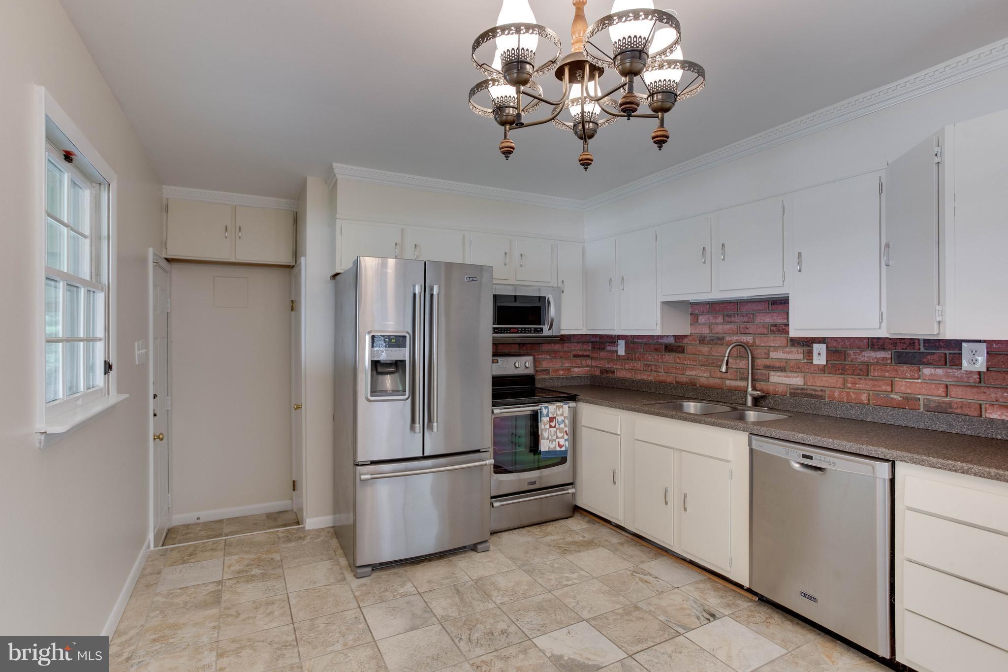 7928 Elizabeth Road Pasadena, MD 21122 - Photo 15 of 28 Kitchen