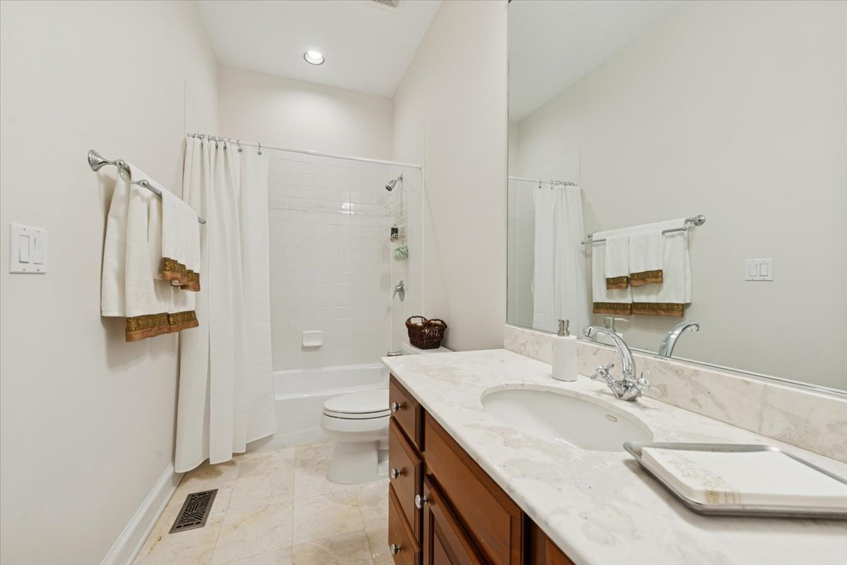2850 North Burling Street, Unit 3 Chicago, IL 60657 - Photo 16 of 19