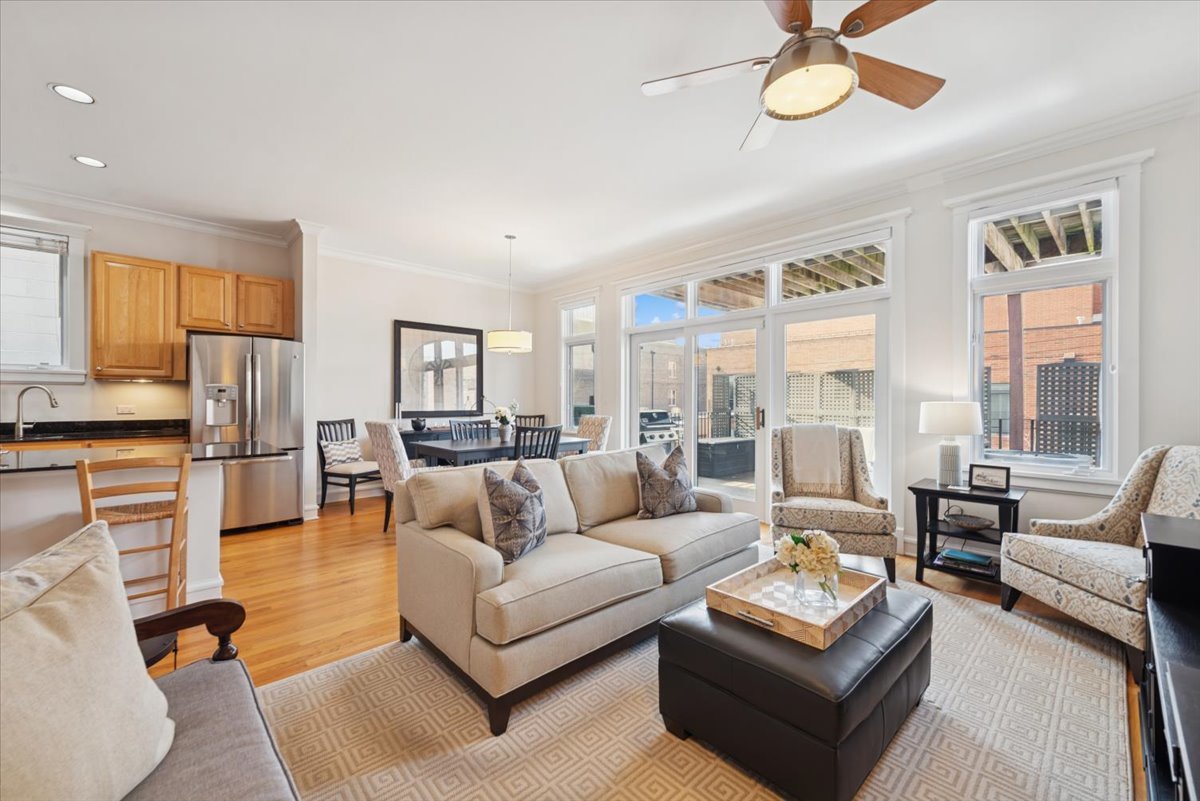 2850 North Burling Street, Unit 3 Chicago, IL 60657 - Photo 2 of 19