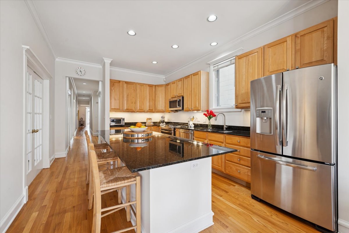 2850 North Burling Street, Unit 3 Chicago, IL 60657 - Photo 3 of 19