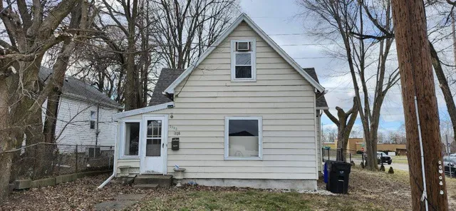 $75,000 | 1328 North Mason Street, Bloomington, IL 61701