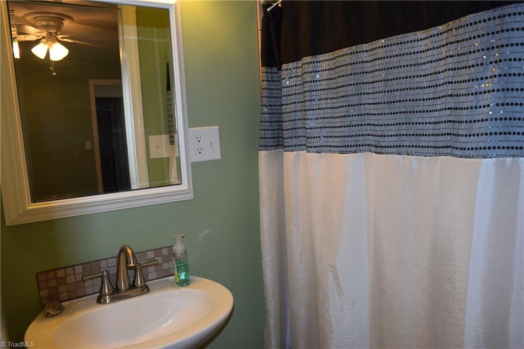 4339 Kimmeridge Road Greensboro, NC 27406 - Photo 11 of 20 Gallery Image 11