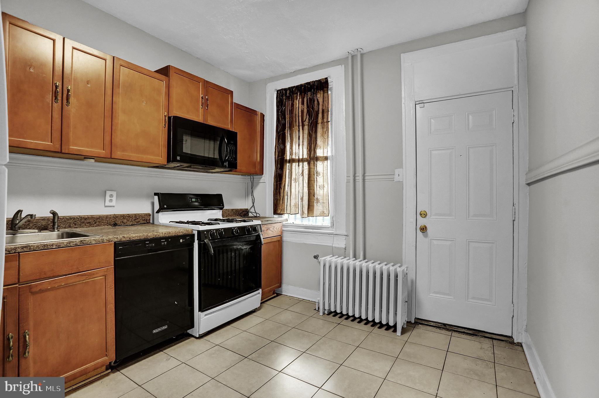2853 Mayfield Avenue Baltimore, MD 21213 - Photo 7 of 22