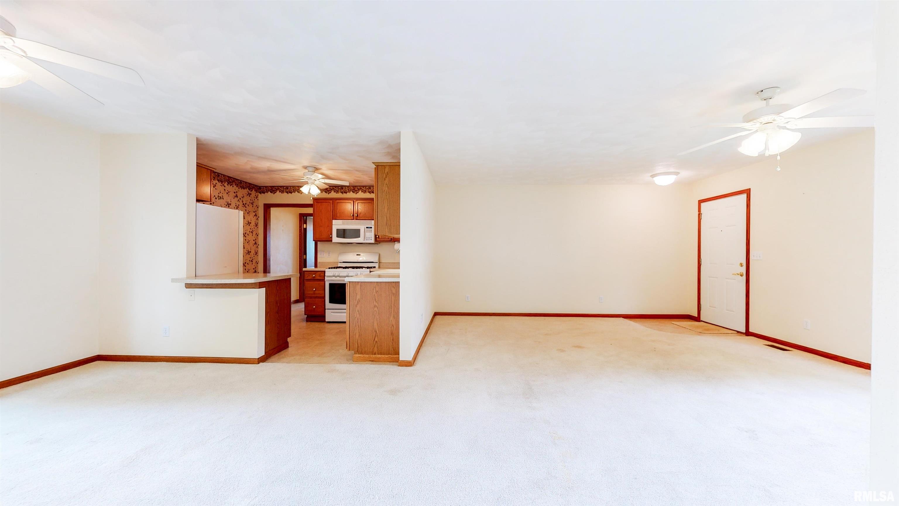 105 Comfort Way Washington, IL 61571 - Photo 4 of 25 Gallery Image 4