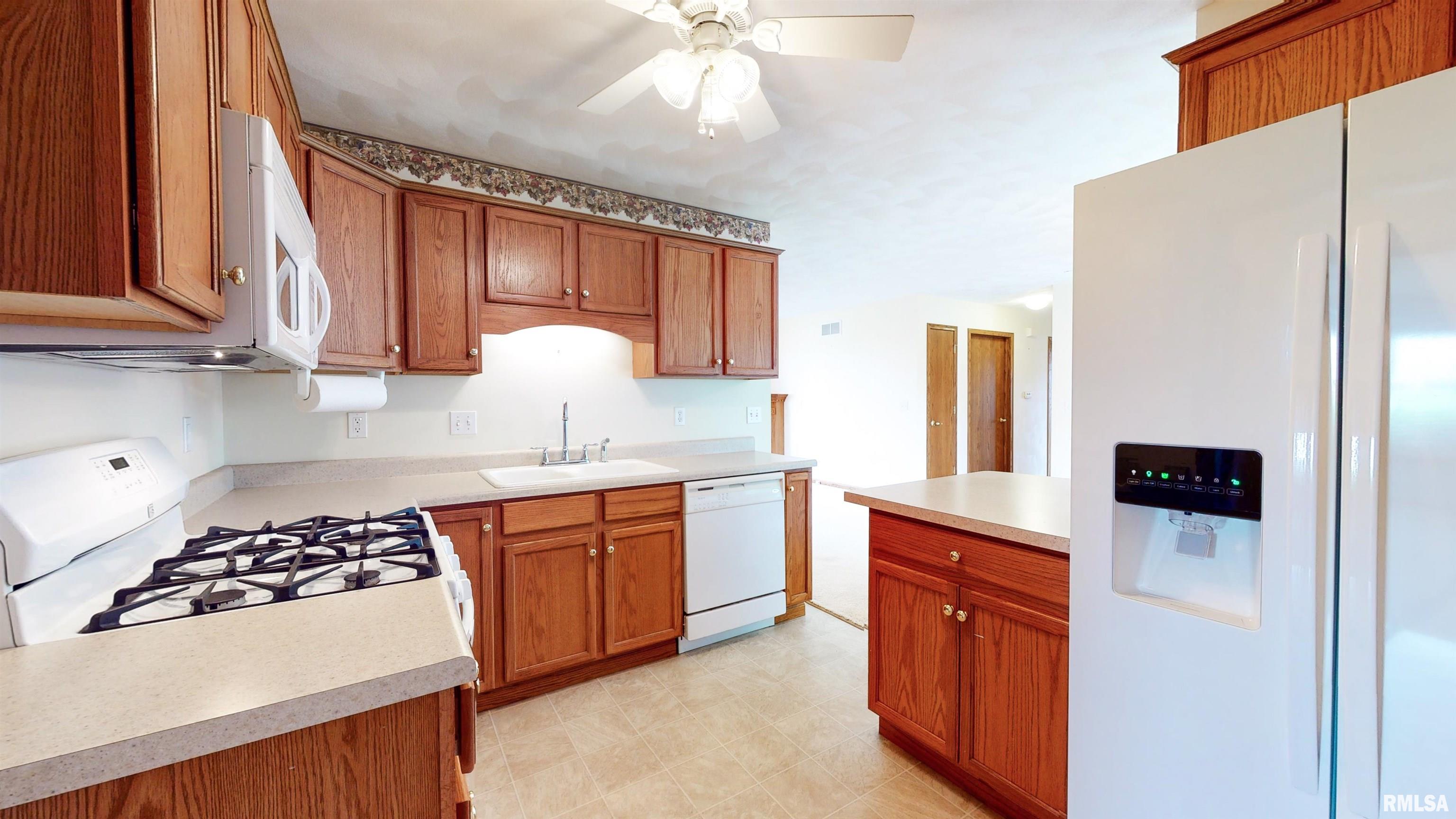 105 Comfort Way Washington, IL 61571 - Photo 6 of 25 Gallery Image 6