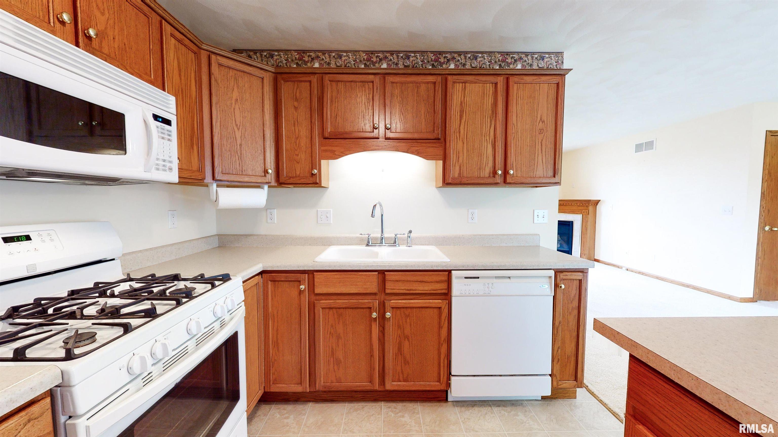 105 Comfort Way Washington, IL 61571 - Photo 7 of 25 Gallery Image 7