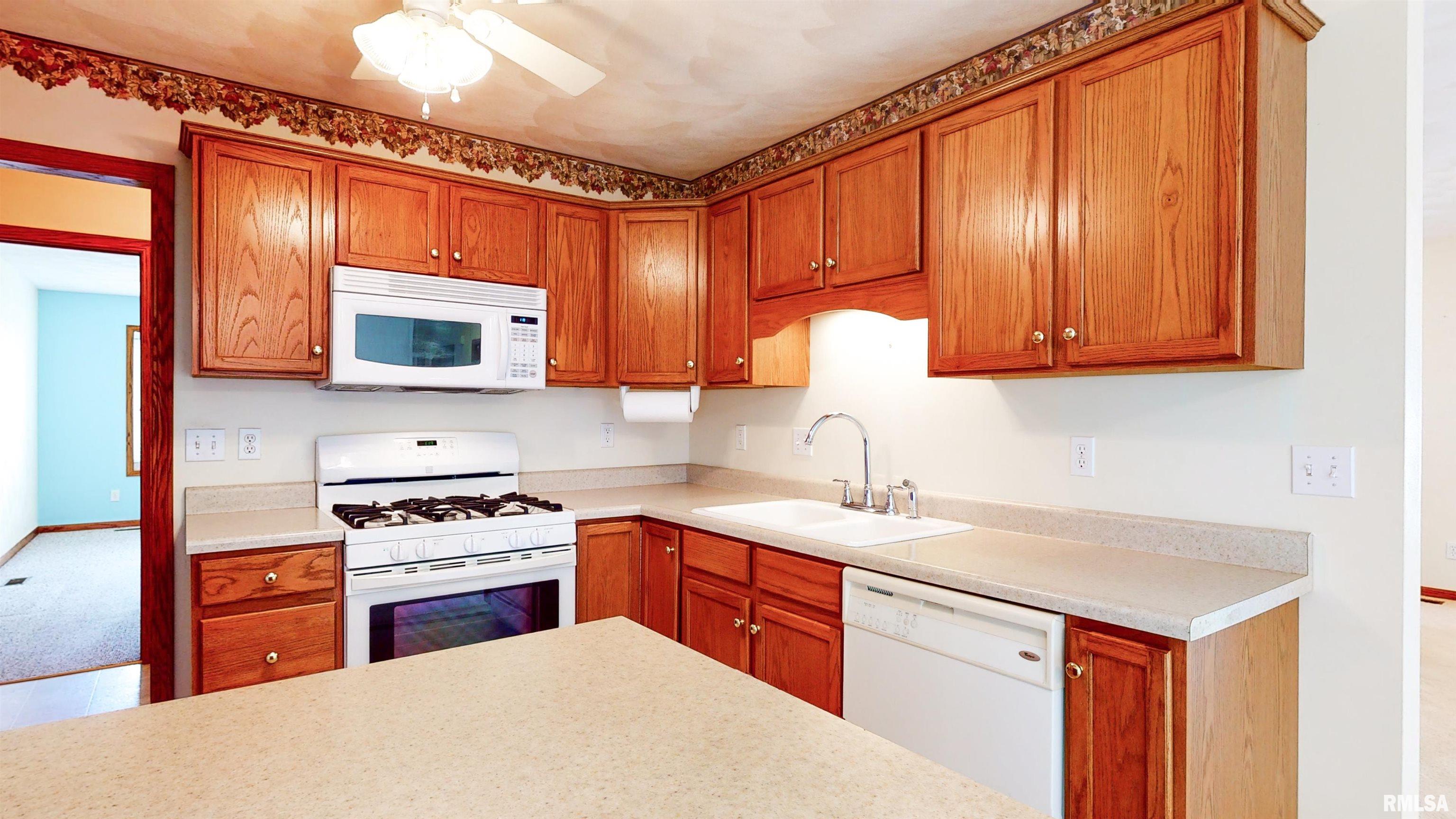 105 Comfort Way Washington, IL 61571 - Photo 8 of 25 Gallery Image 8