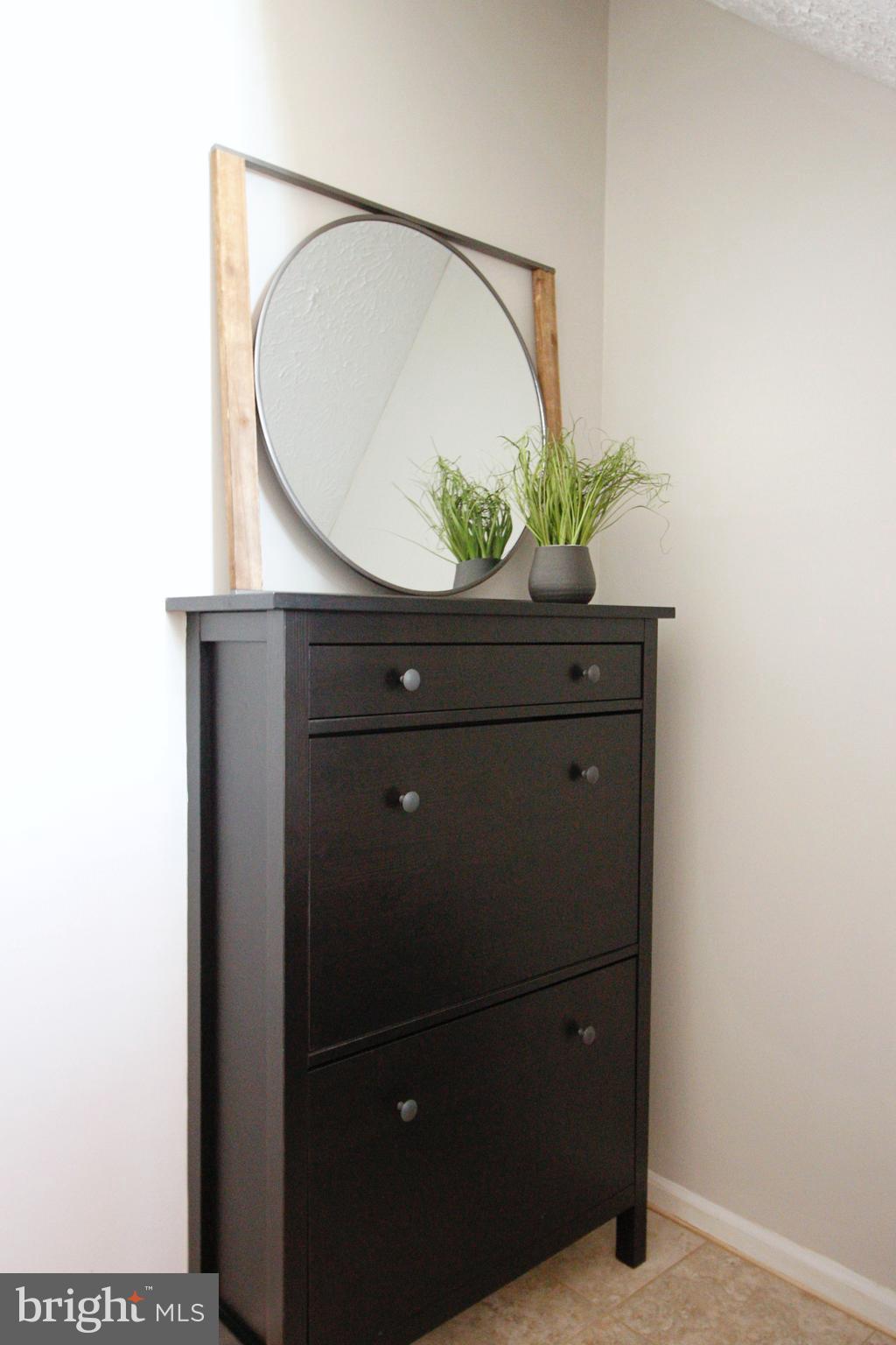 2233 Hunter's Run Drive Reston, VA 20191 - Photo 31 of 50 a view of a mirror