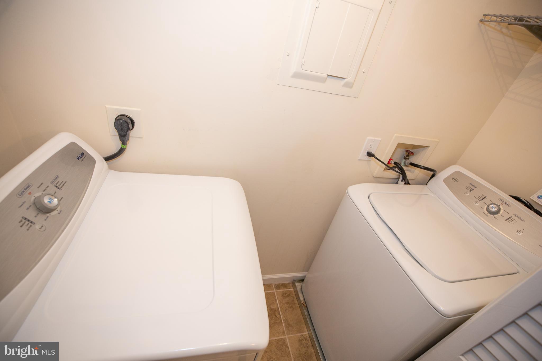 2233 Hunter's Run Drive Reston, VA 20191 - Photo 33 of 50 a utility room with dryer and washer