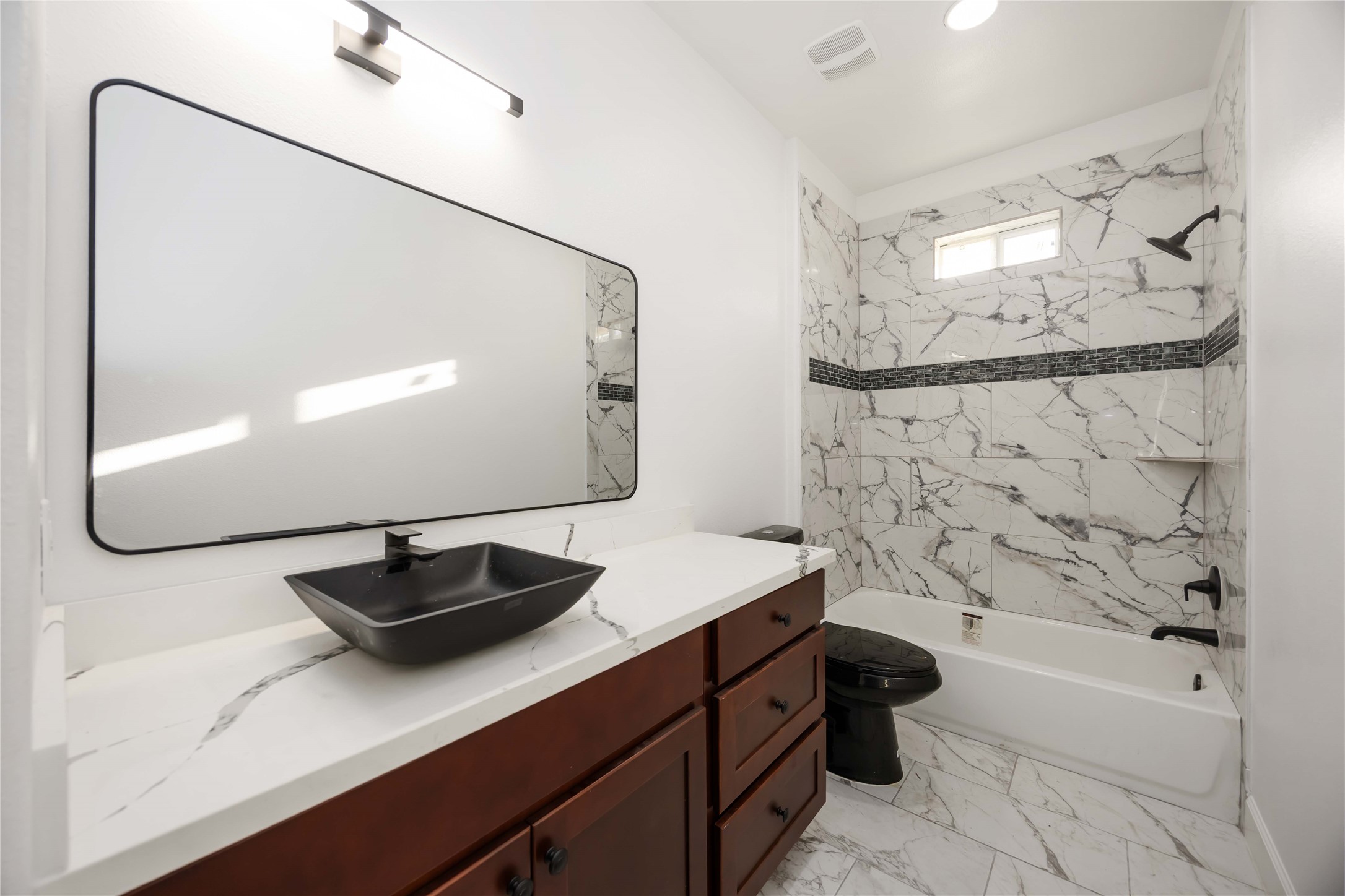 813 Fortune Street Houston, TX 77088 - Photo 11 of 27 a bathroom with a sink a toilet and a bathtub