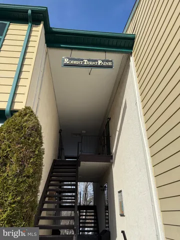 $2,200 | 10 Robert Treat Paine, Rockville, MD 20850