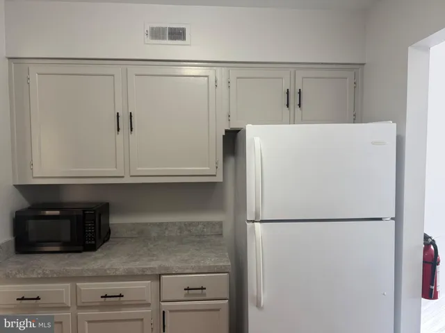 a view of fireplace with washer and dryer