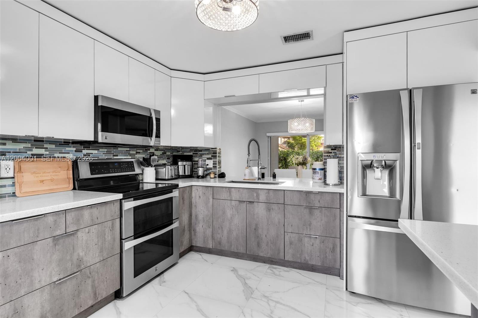 15134 Southwest 94th Terrace Miami, FL 33196 - Photo 12 of 37