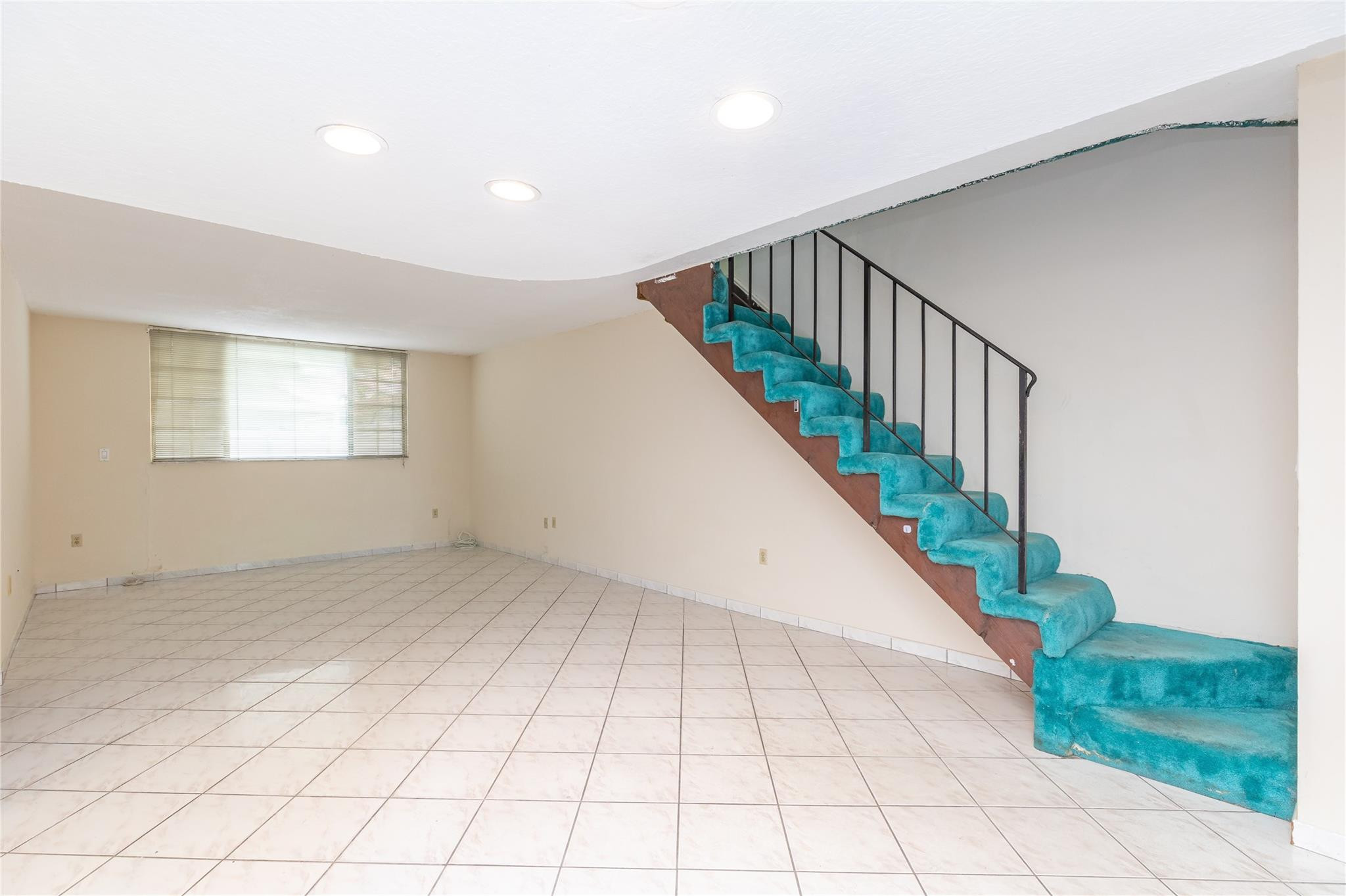 4281 West 10th Court Hialeah, FL 33012 - Photo 6 of 28 Photo 6