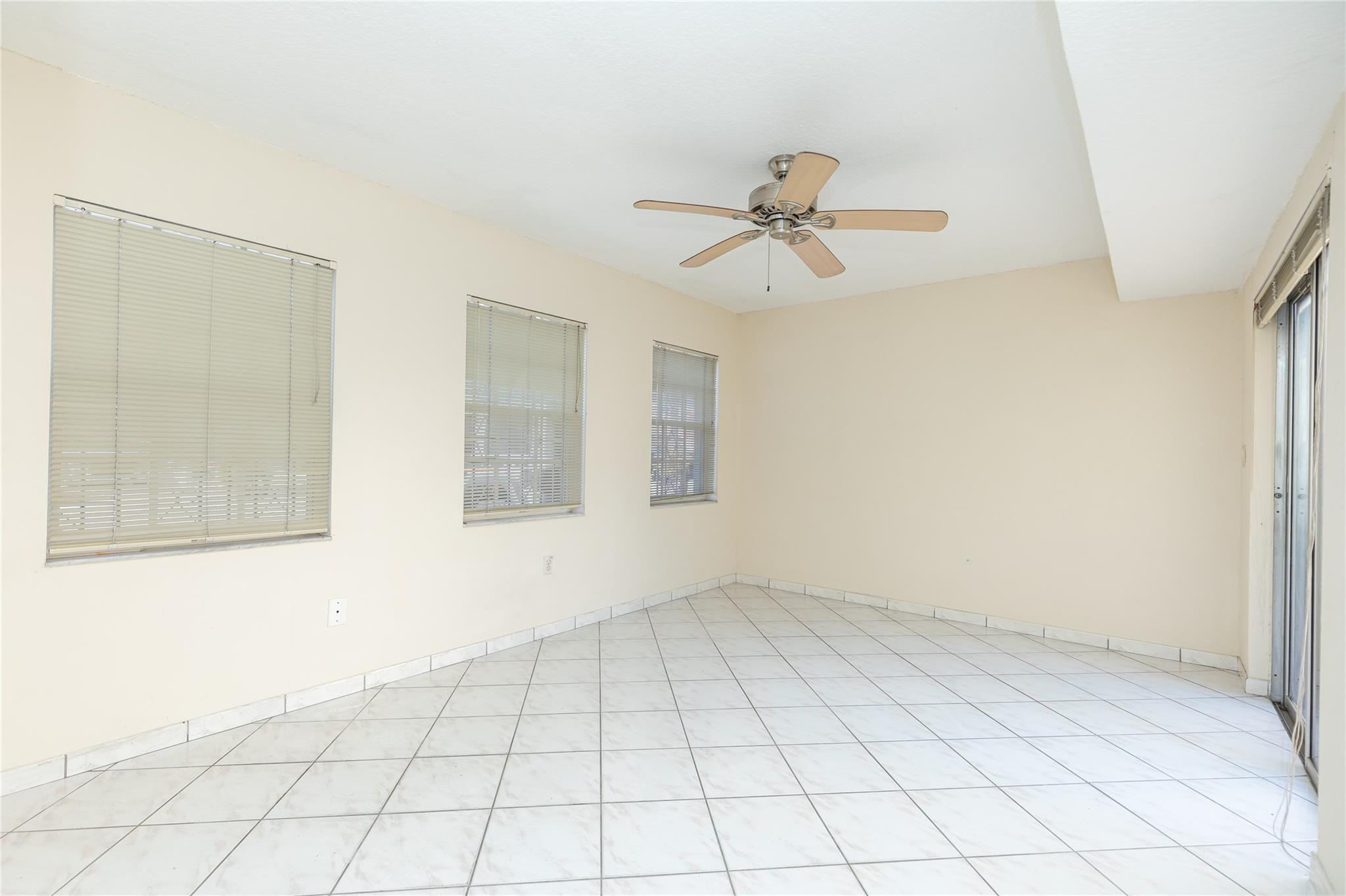 4281 West 10th Court Hialeah, FL 33012 - Photo 8 of 28 Photo 8