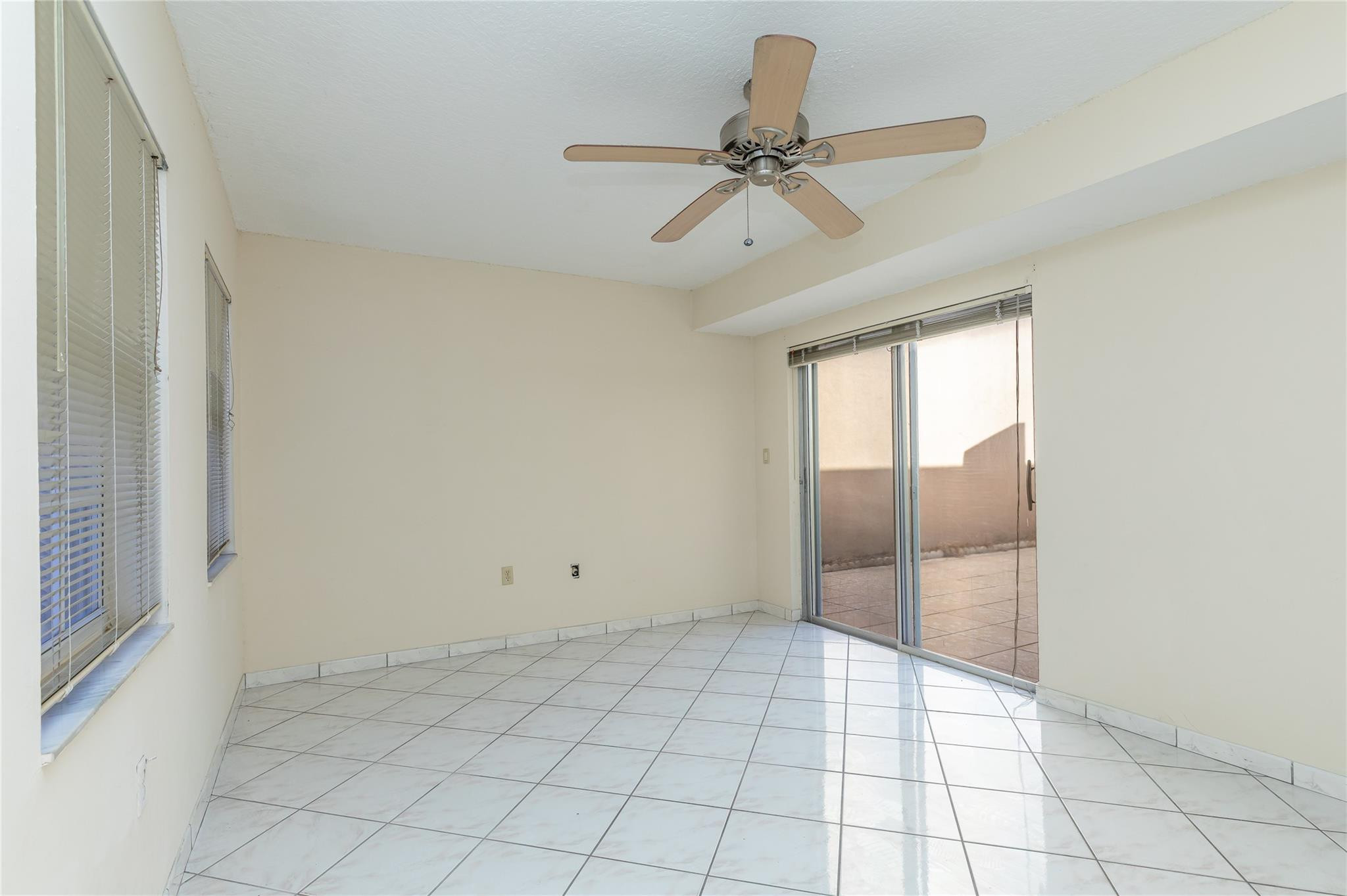 4281 West 10th Court Hialeah, FL 33012 - Photo 9 of 28 Photo 9