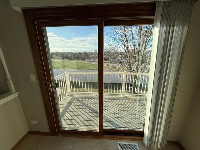 $2,000 | 45 Spuhler Drive, Unit 45, Batavia, IL 60510