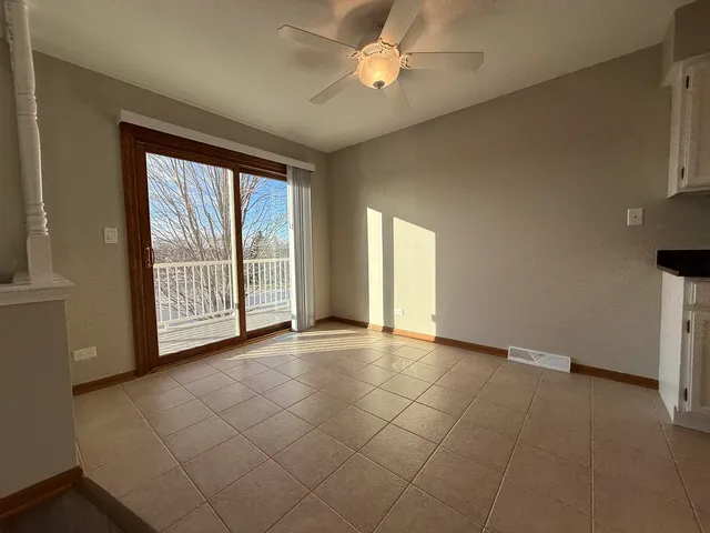 $2,000 | 45 Spuhler Drive, Unit 45, Batavia, IL 60510