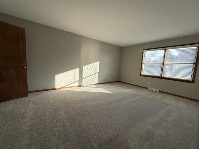 $2,000 | 45 Spuhler Drive, Unit 45, Batavia, IL 60510