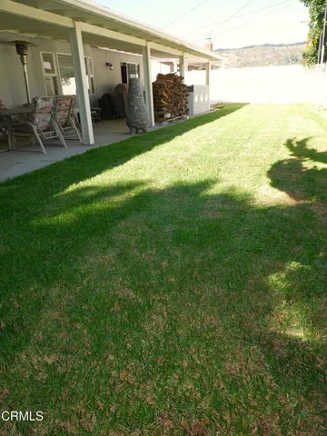 a view of yard with green space