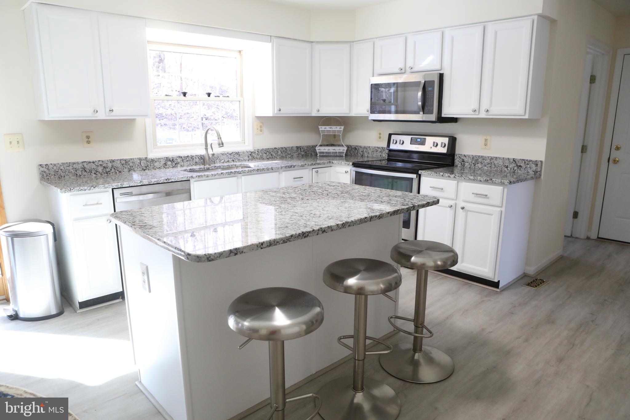 7732 Talbot Run Road Mount Airy, MD 21771 - Photo 14 of 53 Extra space for guests to sit
