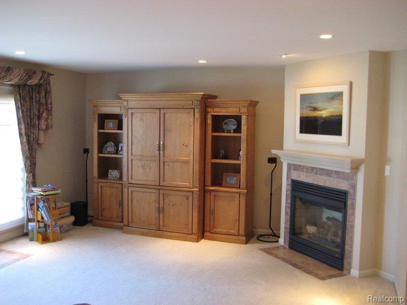 1540 Fairholme Road Grosse Pointe, MI 48236 - Photo 7 of 19 1540 Fairholme 017-001.jpg
