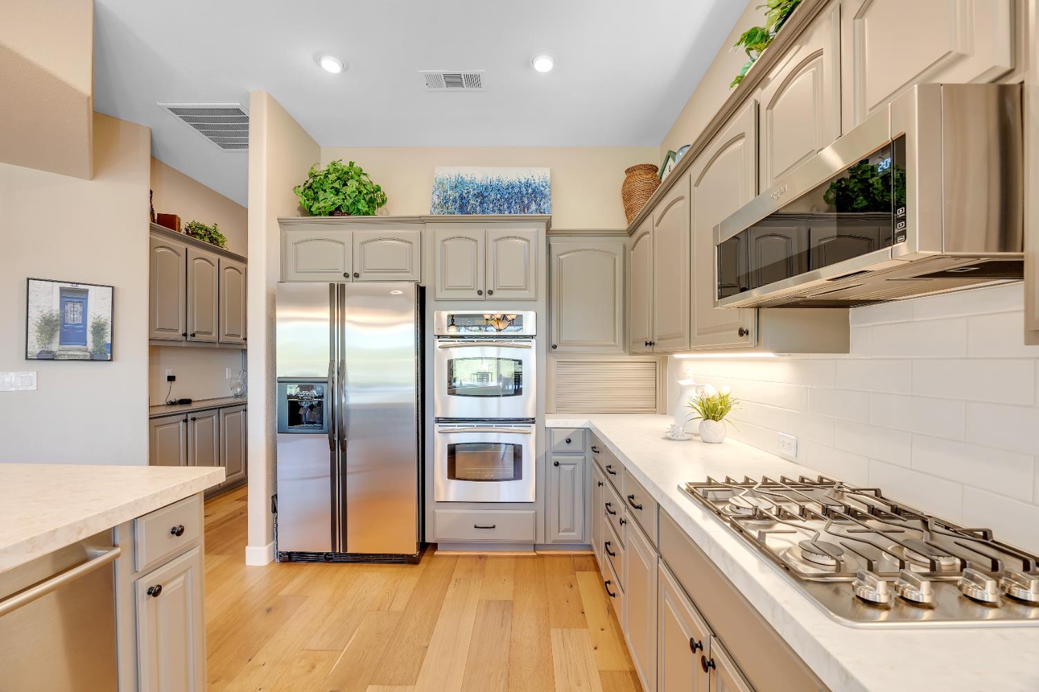 16 Rock Ridge Court, Unit 289 Copperopolis, CA 95228 - Photo 32 of 78 Beautfiully remoded kitchen.