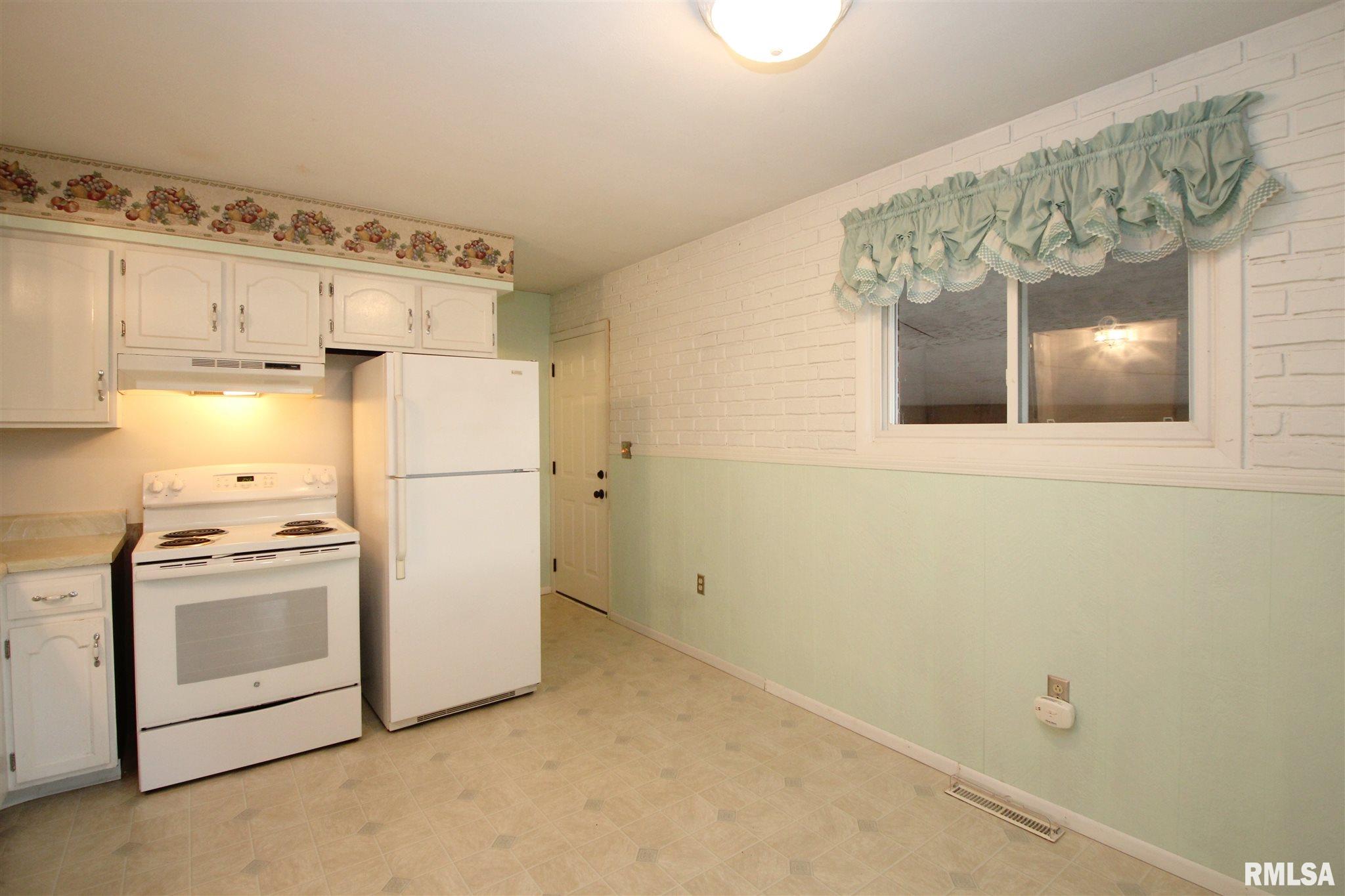 1509 Sheridan Road Pekin, IL 61554 - Photo 8 of 29