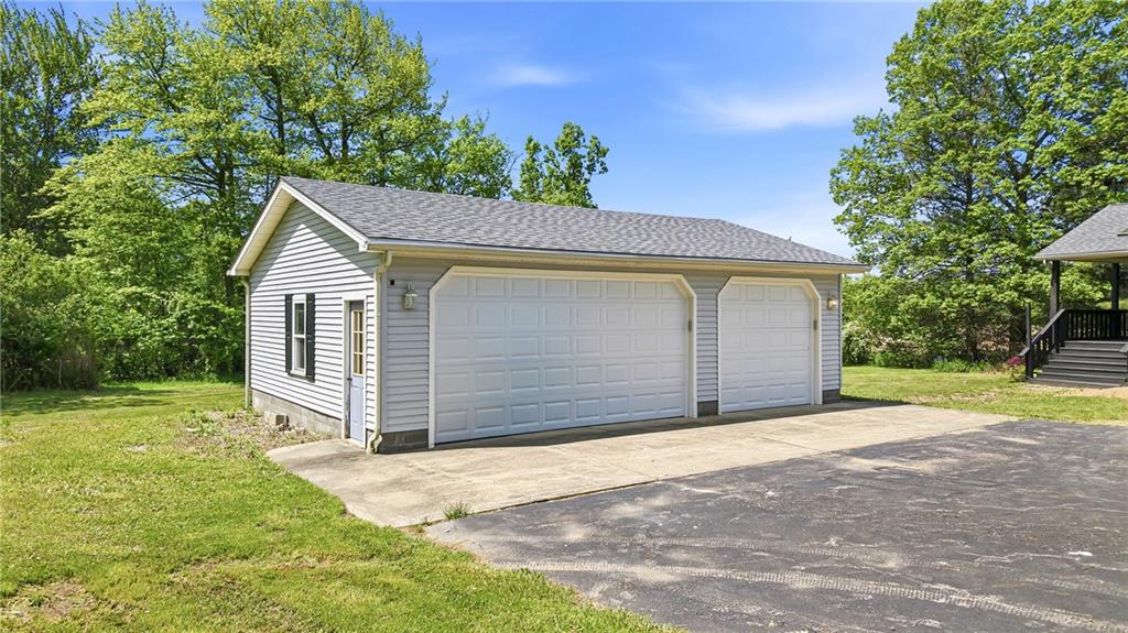 2310 South Keel Ridge Road Hermitage, PA 16148 - Photo 2 of 50 3 CAR GARAGE