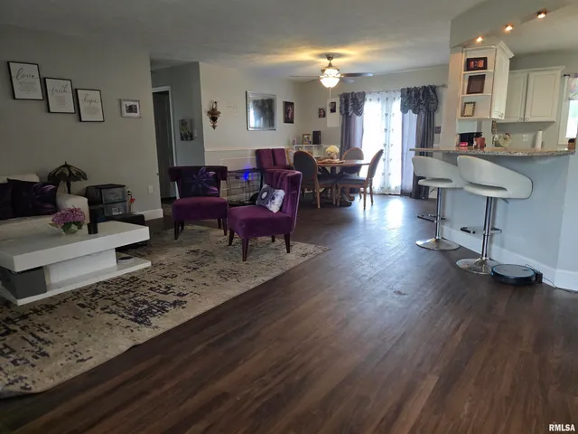 $349,900 | 207 Bob A Rosa Avenue, Murphysboro, IL 62966