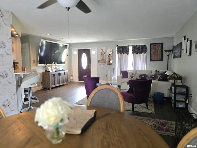 $349,900 | 207 Bob A Rosa Avenue, Murphysboro, IL 62966