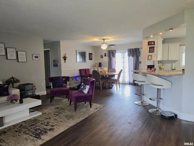 $349,900 | 207 Bob A Rosa Avenue, Murphysboro, IL 62966