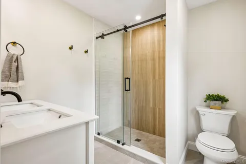 $2,299,000 | 22 Shorehaven Lane, Manhasset, NY 11030