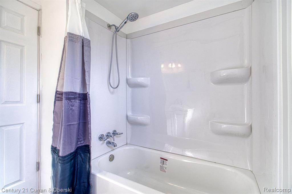 32844 Joy Road Livonia, MI 48150 - Photo 14 of 25 Gallery Image 14