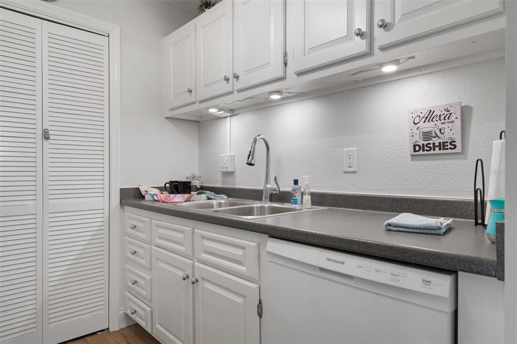 3201 South Beneva Road, Unit 201 Sarasota, FL 34232 - Photo 11 of 41