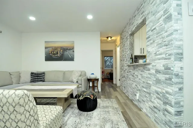 $132,900 | 2535 Senator Court, Unit I, St. Louis, MO 63125