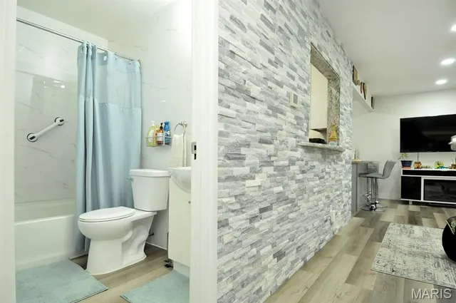 $132,900 | 2535 Senator Court, Unit I, St. Louis, MO 63125