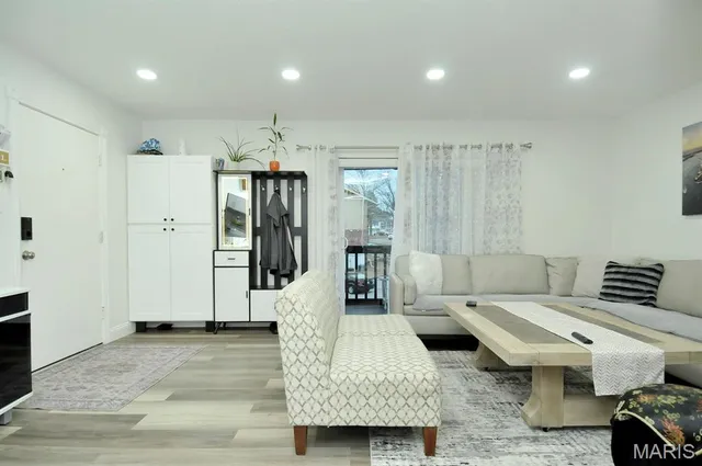 $132,900 | 2535 Senator Court, Unit I, St. Louis, MO 63125
